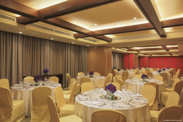 Holiday Inn & Suites MAKATI (Makati City)